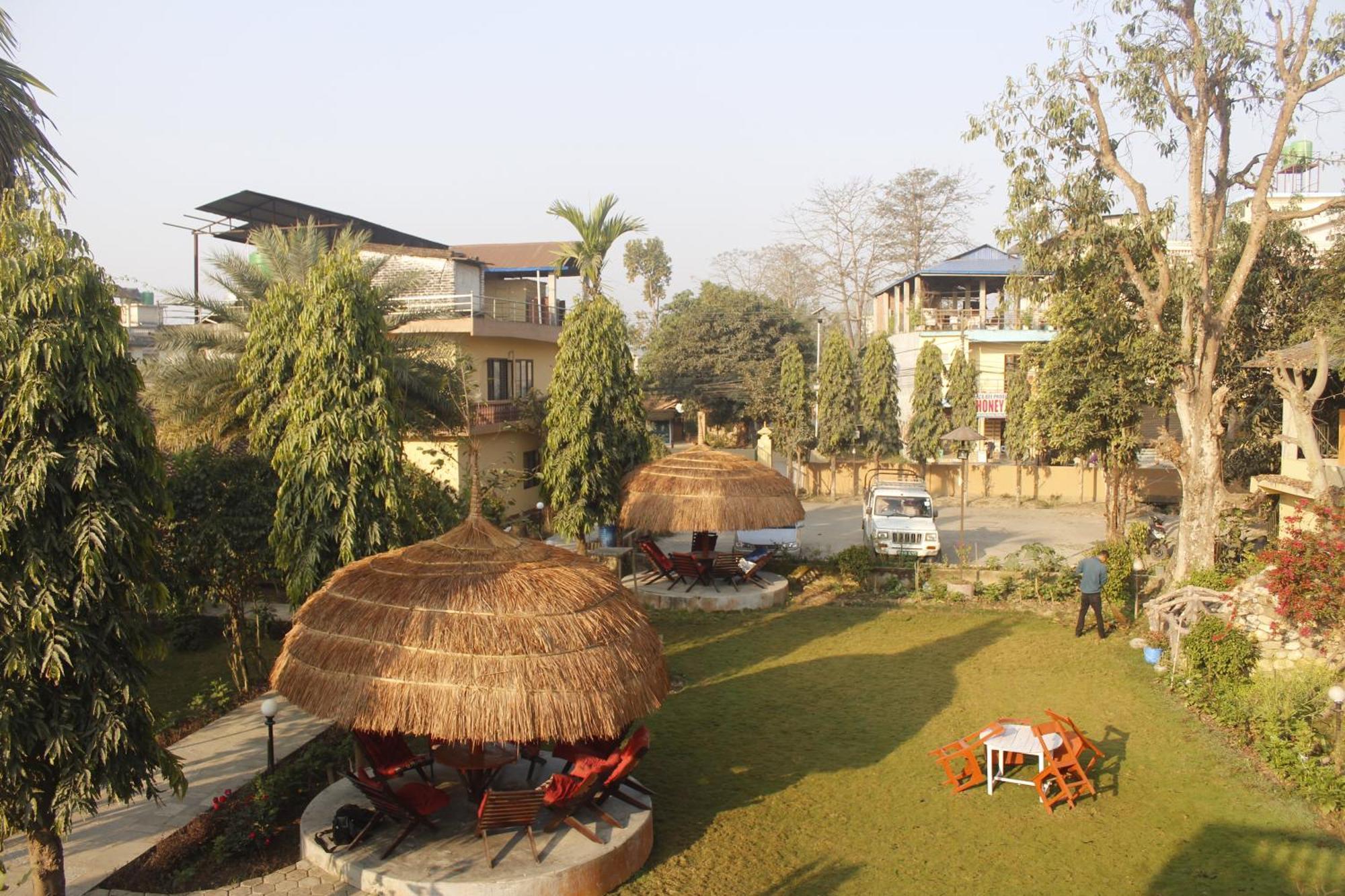 Travellers Jungle Camp-Sauraha Hotel Exterior photo