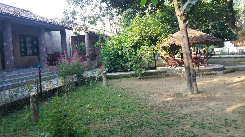 Travellers Jungle Camp-Sauraha Hotel Exterior photo